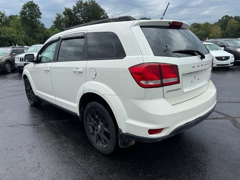 Used 2017 Dodge Journey SXT w/ Blacktop Package FWD image 3