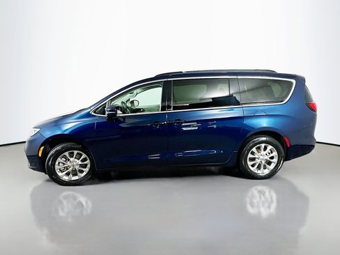 Used 2022 Chrysler Pacifica Touring-L AWD/4WD image 4