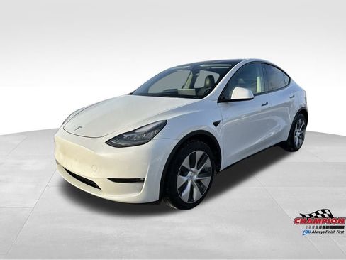 Used 2021 Tesla Model Y Long Range image 8