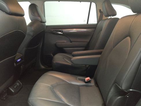 Used 2020 Toyota Highlander Limited image 18