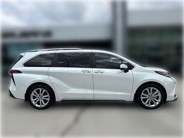 Used 2024 Toyota Sienna Platinum FWD image 10