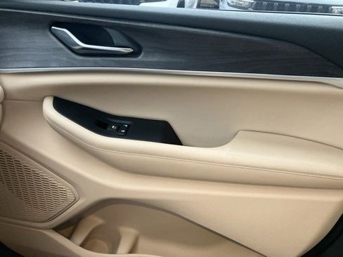 Certified 2024 Jeep Grand Cherokee Limited w/ Luxury Tech Group II image 20