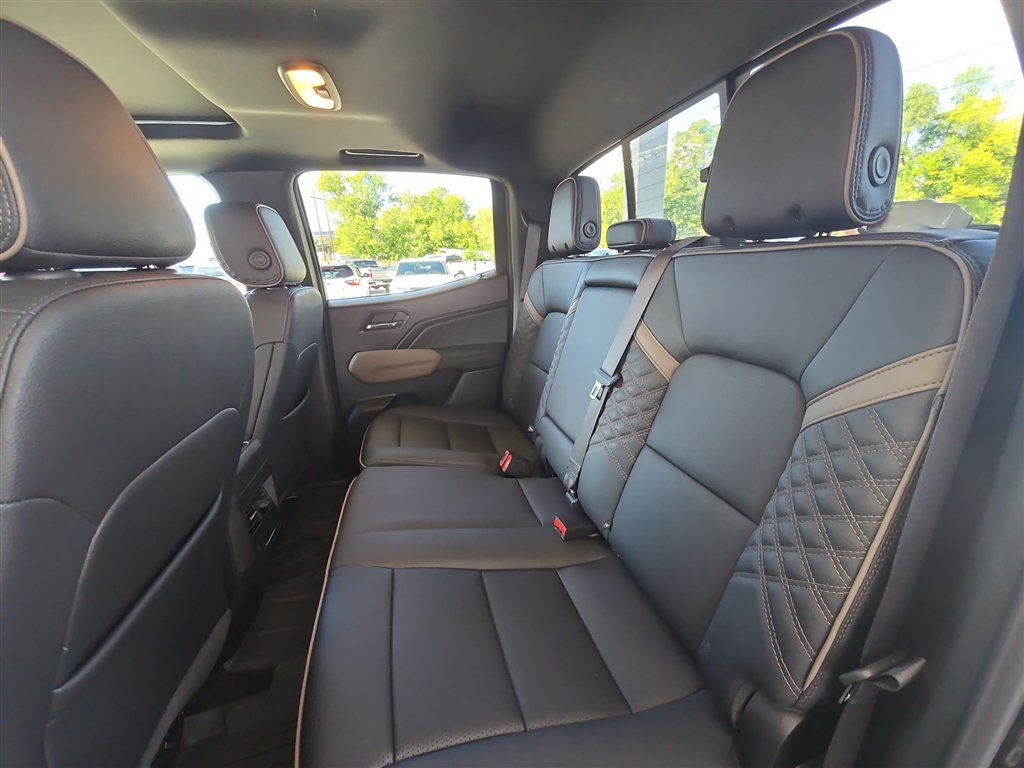 Used 2025 GMC Canyon Denali AWD/4WD image 25