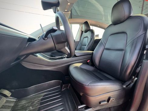 Used 2021 Tesla Model Y Long Range image 17
