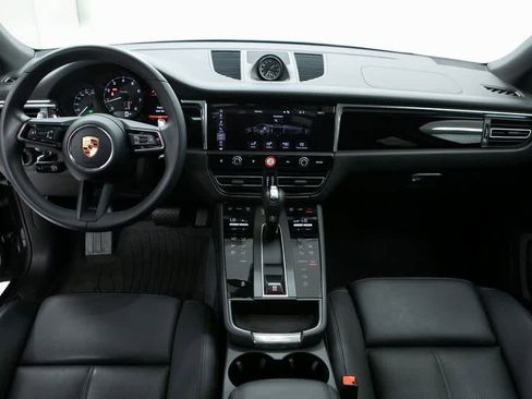 Certified 2025 Porsche Macan image 13