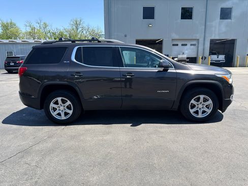 Used 2017 GMC Acadia SLE FWD image 2