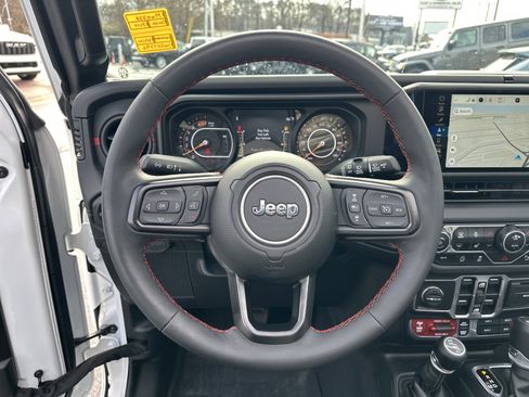 Used 2025 Jeep Wrangler Unlimited Rubicon w/ Technology Group image 27