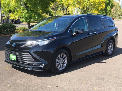 Used 2022 Toyota Sienna XLE FWD image 11