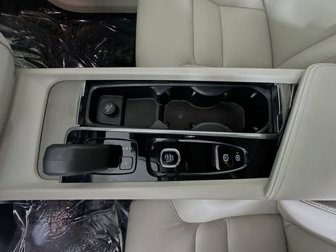 Used 2023 Volvo XC60 B5 Plus w/ Protection Package Premier image 22