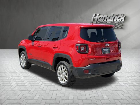 Used 2023 Jeep Renegade Latitude AWD/4WD image 8