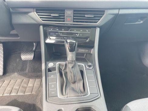 Used 2025 Volkswagen Jetta SE image 18