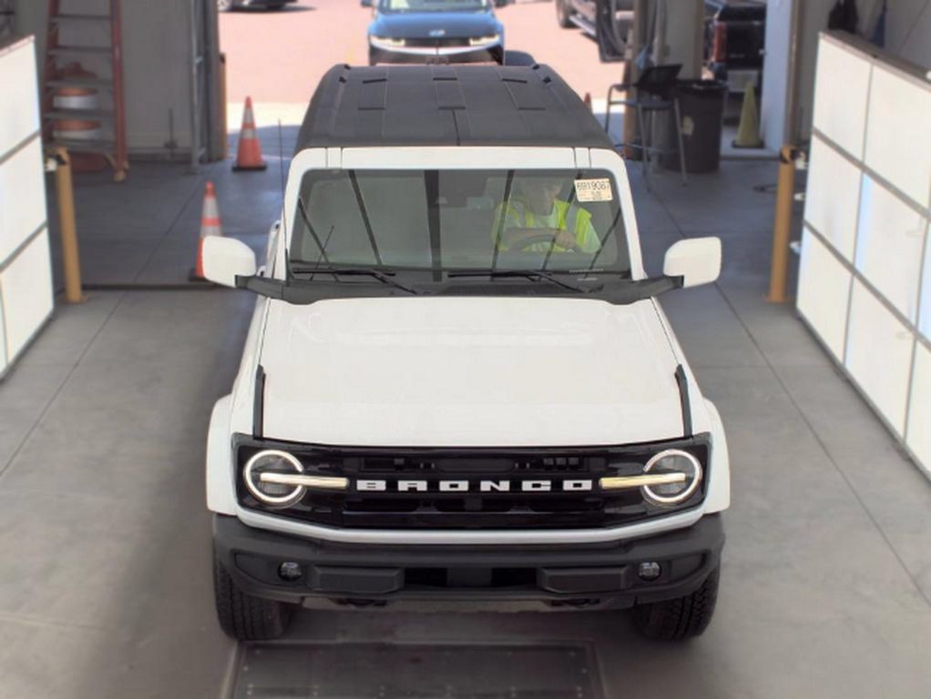 Used 2024 Ford Bronco Outer Banks AWD/4WD image 3