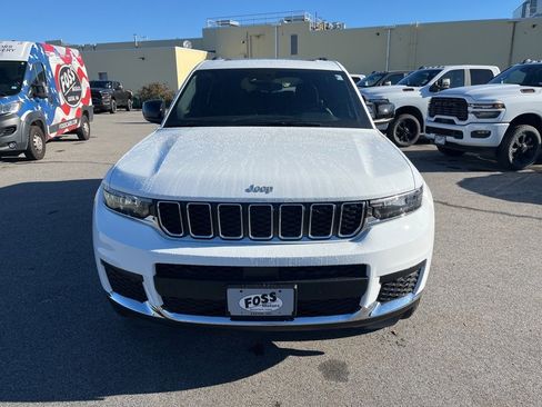 New 2025 Jeep Grand Cherokee L Laredo image 2