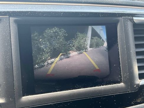 Used 2019 Chrysler Pacifica Touring-L FWD image 15