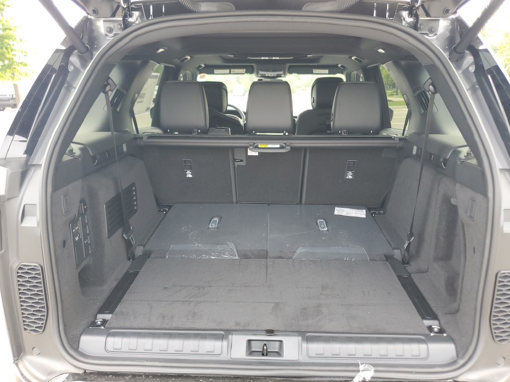 New 2026 Land Rover Discovery Limited Edition AWD/4WD image 32
