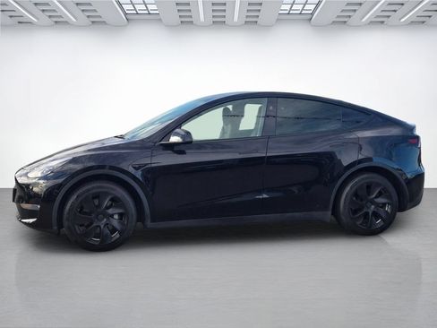 Used 2024 Tesla Model Y Long Range AWD/4WD image 7