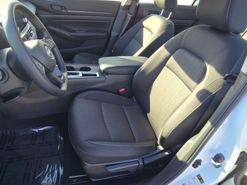 Used 2025 Nissan Altima 2.5 S image 16