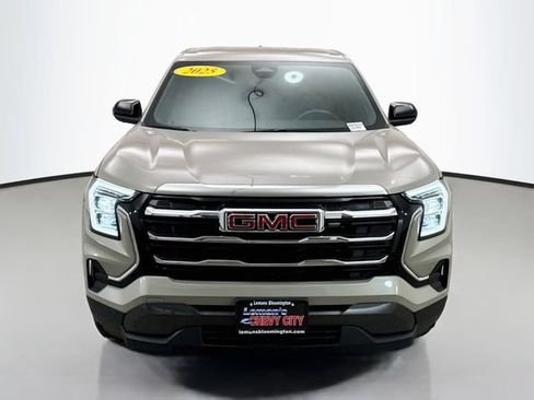 Used 2025 GMC Terrain Elevation AWD/4WD image 2