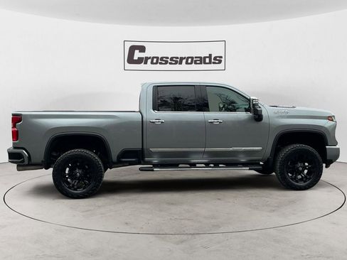 Used 2024 Chevrolet Silverado 2500 High Country w/ Technology Package image 6