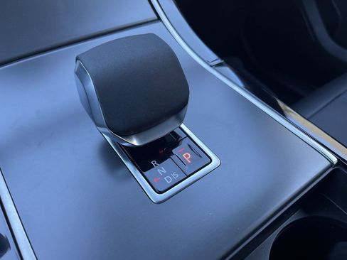 New 2025 Land Rover Range Rover Velar Dynamic SE image 16