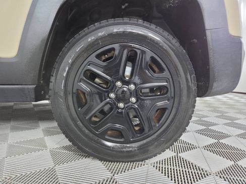 Used 2017 Jeep Renegade Trailhawk AWD/4WD image 11
