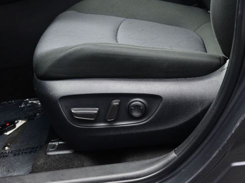 Used 2025 Toyota RAV4 XLE AWD/4WD image 11