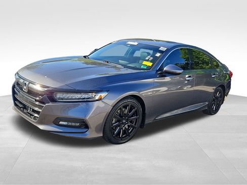 Used 2018 Honda Accord Touring image 3