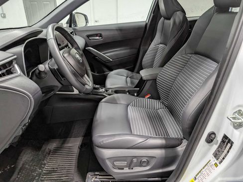 Used 2024 Toyota Corolla Cross XSE image 4