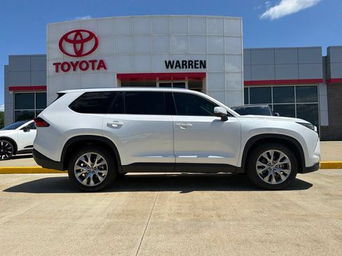 Used 2024 Toyota Grand Highlander AWD Hybrid image 3