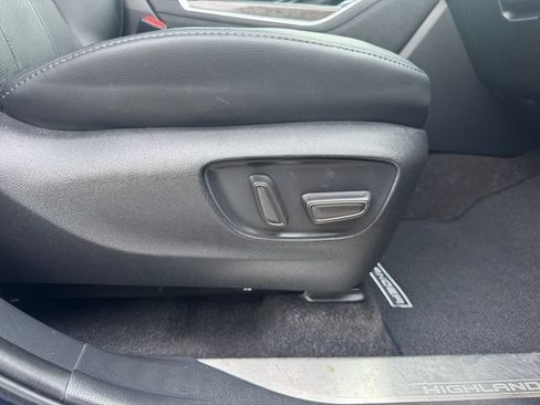 Used 2023 Toyota Highlander Limited FWD image 26