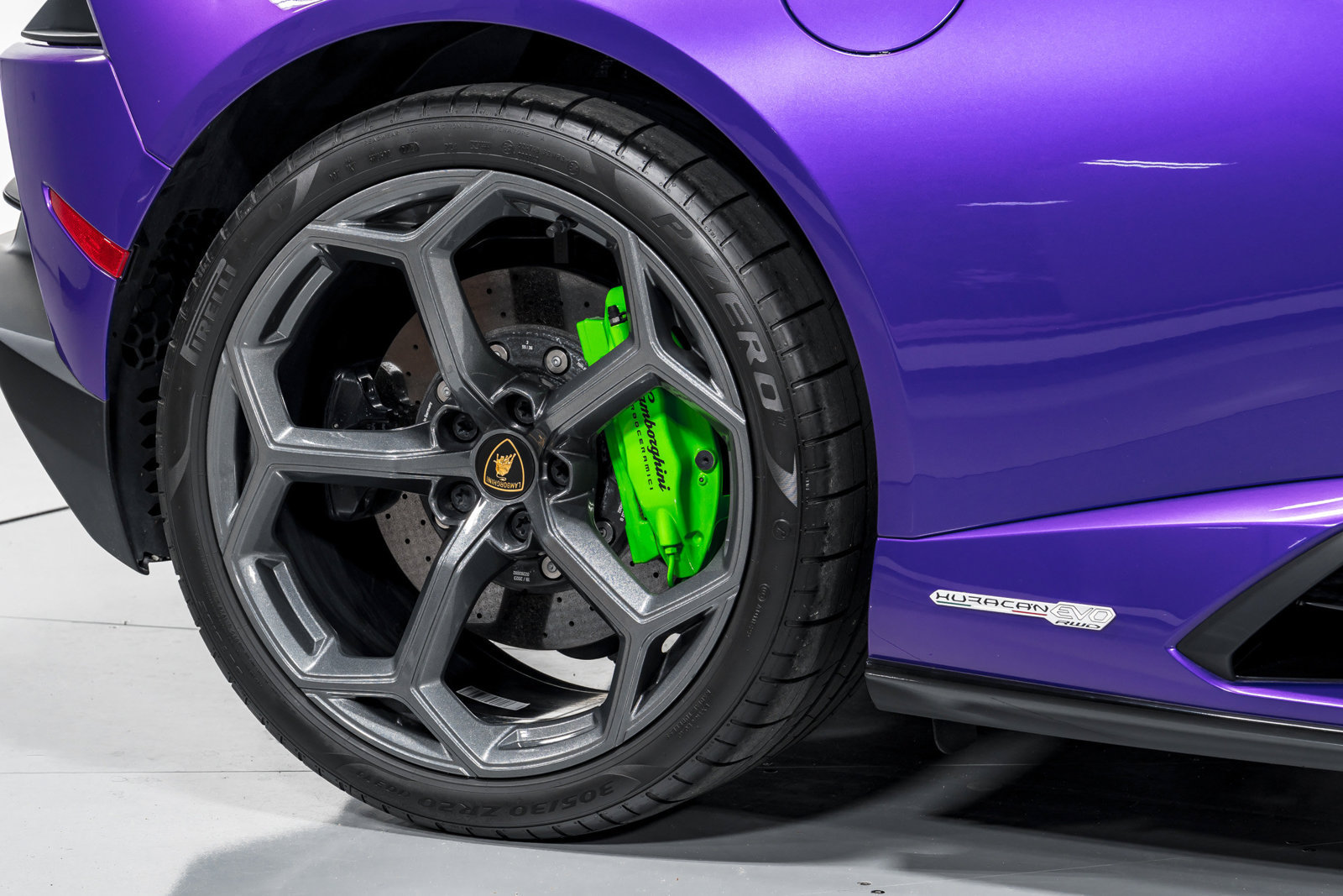 Used 2023 Lamborghini Huracan EVO RWD image 55
