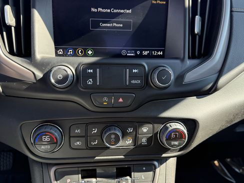 Used 2024 GMC Terrain AT4 image 12