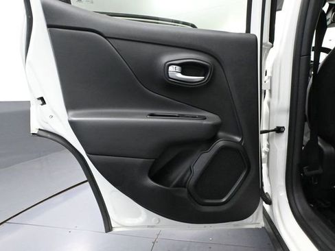 Used 2020 Jeep Renegade Altitude image 34