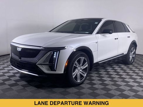 Certified 2024 Cadillac Lyriq Tech w/ Driver Assist Package AWD/4WD image 17