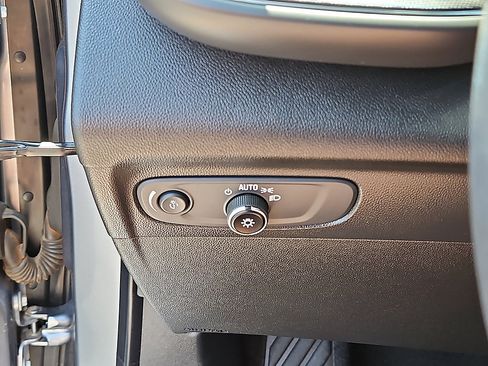 Used 2021 Buick Envision Preferred w/ Sport Touring Package FWD image 15