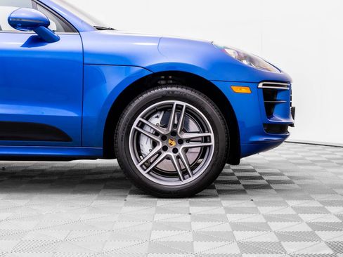 Certified 2021 Porsche Macan Turbo AWD/4WD image 35