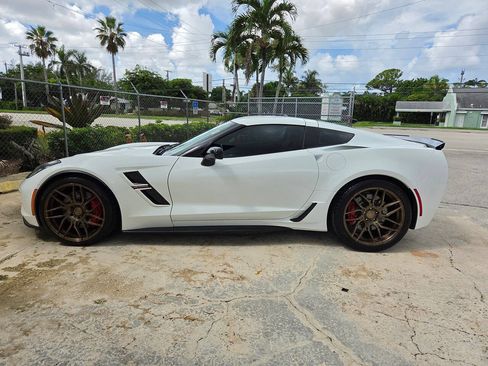 Used 2017 Chevrolet Corvette Grand Sport w/ Carbon Flash Badge Package RWD image 7