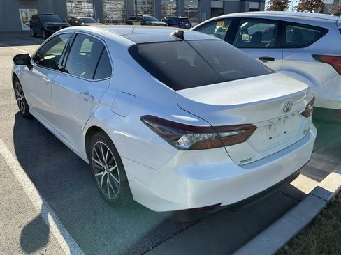 Used 2022 Toyota Camry XLE image 9