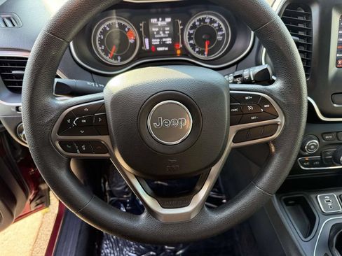 Used 2019 Jeep Cherokee Latitude w/ Popular Appearance Group FWD image 19