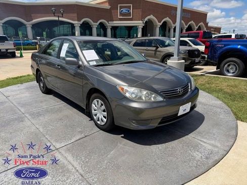 Used 2005 Toyota Camry FWD image 1