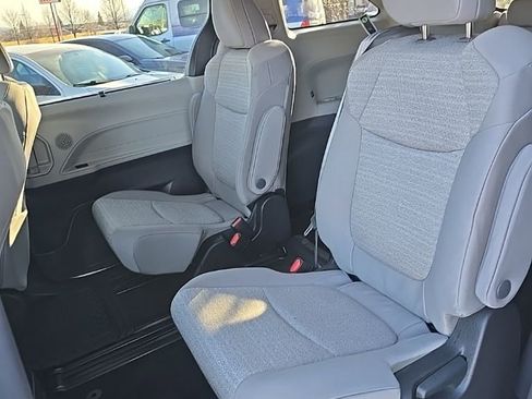 Used 2023 Toyota Sienna LE image 14
