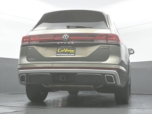 Used 2025 Volkswagen Atlas Peak Edition SE AWD/4WD image 46
