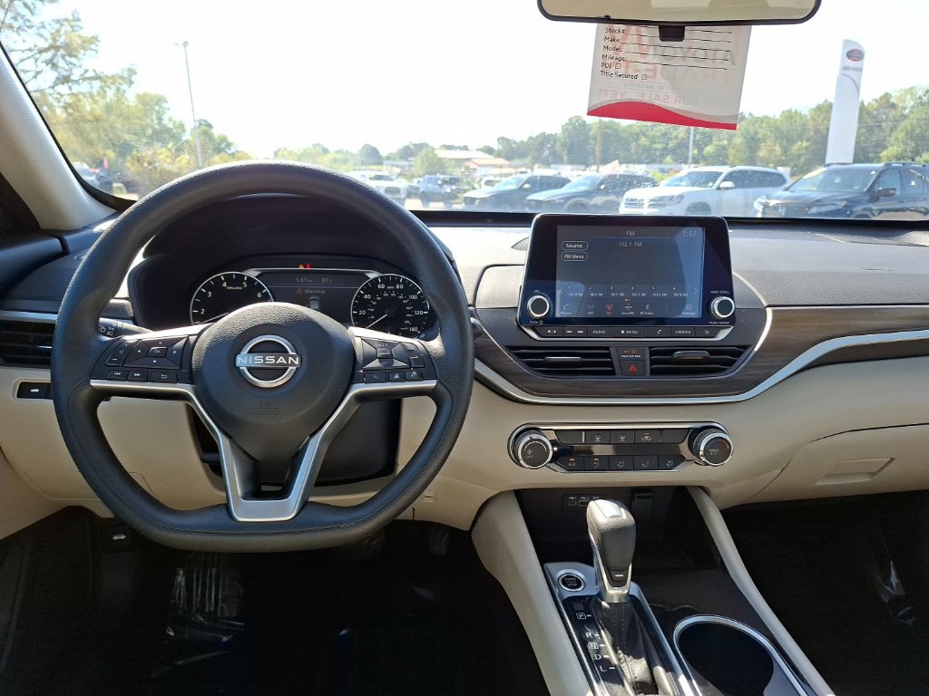 Used 2024 Nissan Altima 2.5 SV FWD image 26