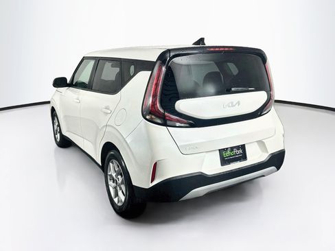 Used 2025 Kia Soul LX w/ LX Technology Package FWD image 5