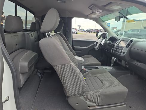 Used 2019 Nissan Frontier SV RWD image 10