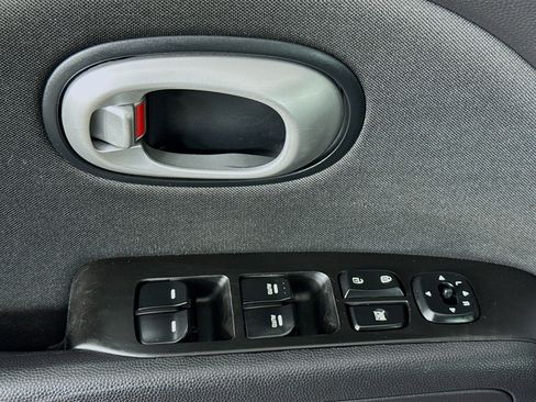 Used 2016 Kia Soul + image 22