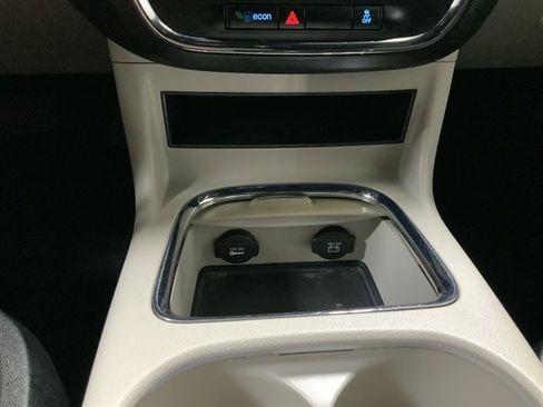 Used 2019 Dodge Grand Caravan SXT image 31