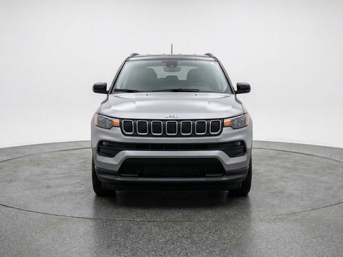 Used 2025 Jeep Compass Limited AWD/4WD image 2