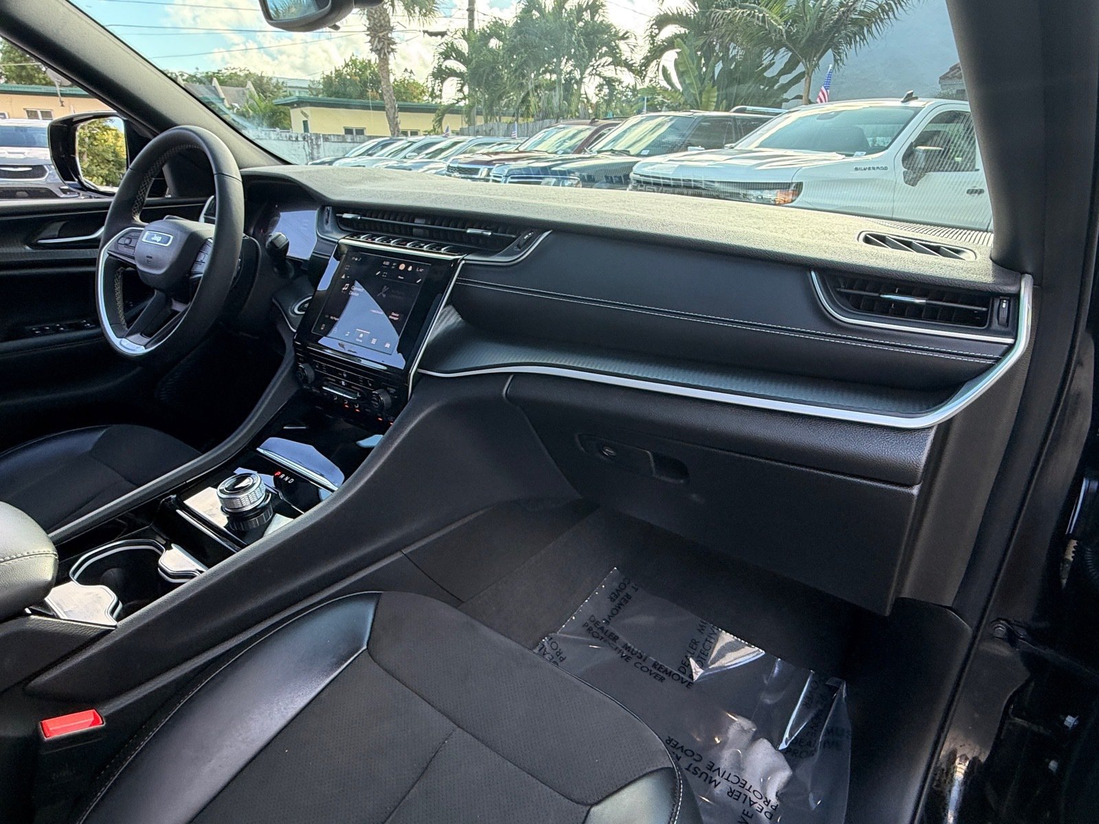 Used 2023 Jeep Grand Cherokee L Laredo RWD image 20