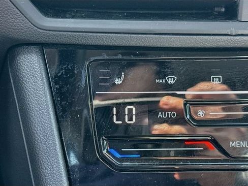 Used 2025 Volkswagen Jetta SE FWD image 25